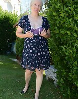Horny British mature lady playing in the garden