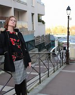 This naughty French mature lady loves taking it up the ass